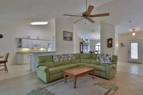 Villa ou maison à vendre à New Smyrna Beach, Floride: 3 chambres, 195 m2 № 2429242 - photo 13