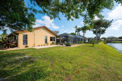 House in Delray Beach, Florida 3 bedrooms, 192.4 sq.m. № 2146628 - photo 26