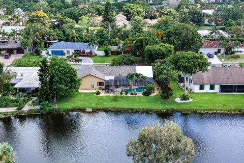 House in Delray Beach, Florida 3 bedrooms, 192.4 sq.m. № 2146628 - photo 29