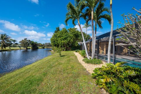 House in Delray Beach, Florida 3 bedrooms, 192.4 sq.m. № 2146628 - photo 27