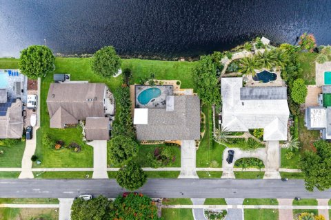 House in Delray Beach, Florida 3 bedrooms, 192.4 sq.m. № 2146628 - photo 28