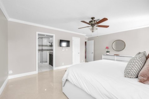 House in Delray Beach, Florida 3 bedrooms, 192.4 sq.m. № 2146628 - photo 16
