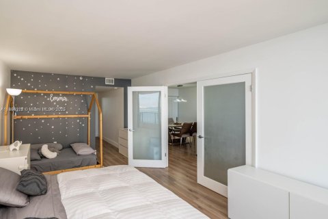 Снять в аренду кондоминиум в Майами, Флорида 1 спальня, 79.9м2, № 1948098 - фото 16