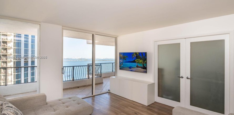 Кондоминиум с 1 спальней в Майами, Флорида № 1948098