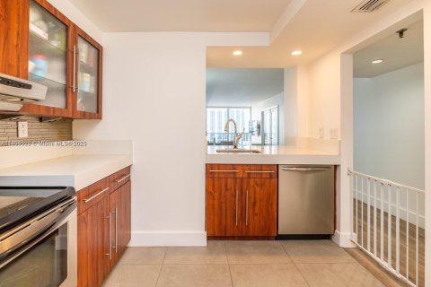 Снять в аренду кондоминиум в Майами, Флорида 1 спальня, 79.9м2, № 1948098 - фото 7