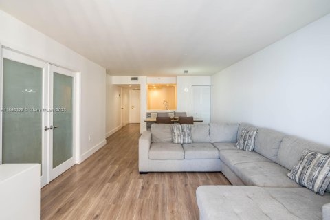 Снять в аренду кондоминиум в Майами, Флорида 1 спальня, 79.9м2, № 1948098 - фото 2