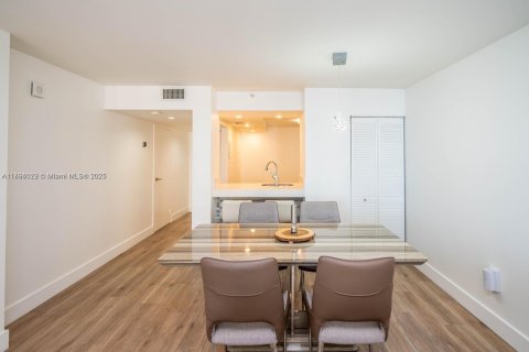 Снять в аренду кондоминиум в Майами, Флорида 1 спальня, 79.9м2, № 1948098 - фото 12