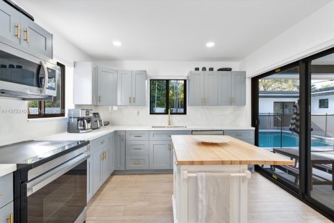 Casa en venta en Palmetto Bay, Florida, 5 dormitorios, 234.58 m2 № 2038284 - foto 9