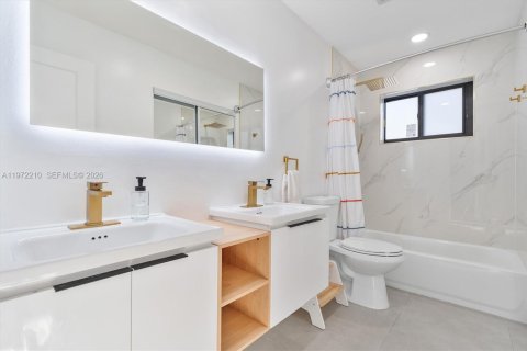 Casa en venta en Palmetto Bay, Florida, 5 dormitorios, 234.58 m2 № 2038284 - foto 17