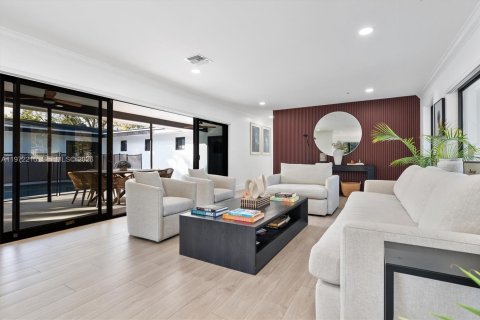 Casa en venta en Palmetto Bay, Florida, 5 dormitorios, 234.58 m2 № 2038284 - foto 4