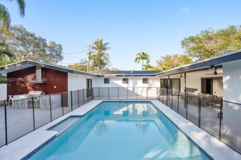 Casa en venta en Palmetto Bay, Florida, 5 dormitorios, 234.58 m2 № 2038284 - foto 2