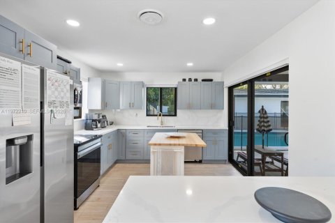 Casa en venta en Palmetto Bay, Florida, 5 dormitorios, 234.58 m2 № 2038284 - foto 8