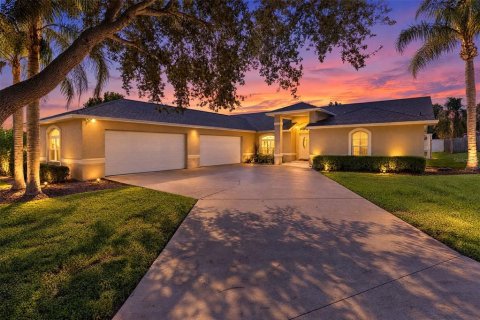 House in Lakeland, Florida 3 bedrooms, 220.18 sq.m. № 2375843