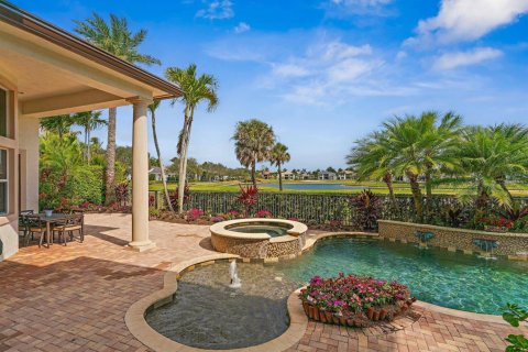 House in Palm Beach Gardens, Florida 5 bedrooms, 515.24 sq.m. № 2179931 - photo 6