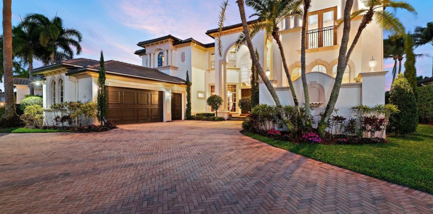 House in Palm Beach Gardens, Florida 5 bedrooms, 515.24 sq.m. № 2179931