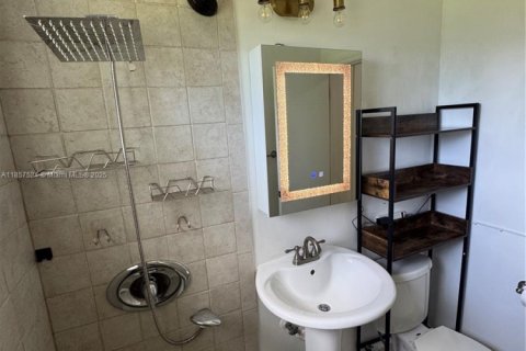 Villa ou maison à louer à West Miami, Floride: 3 chambres, 147.9 m2 № 1882020 - photo 18