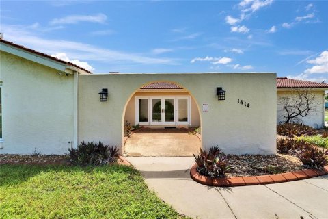 House in Bradenton, Florida 4 bedrooms, 332.59 sq.m. № 1783483 - photo 8