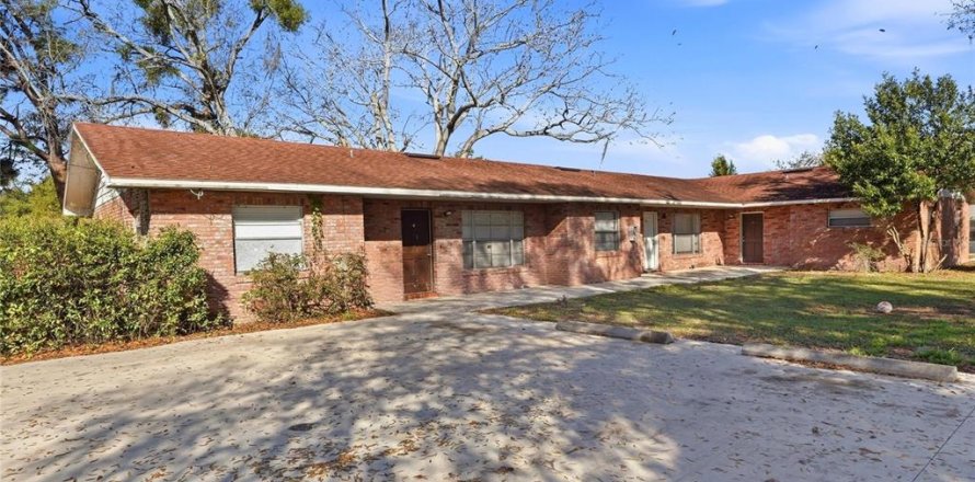 Propiedad comercial en Winter Haven, Florida № 2330695
