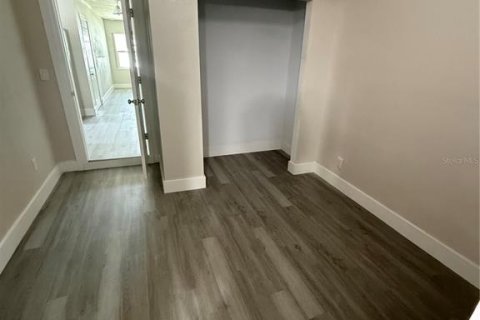 Casa en venta en Tampa, Florida, 7 dormitorios, 202.25 m2 № 2213969 - foto 3