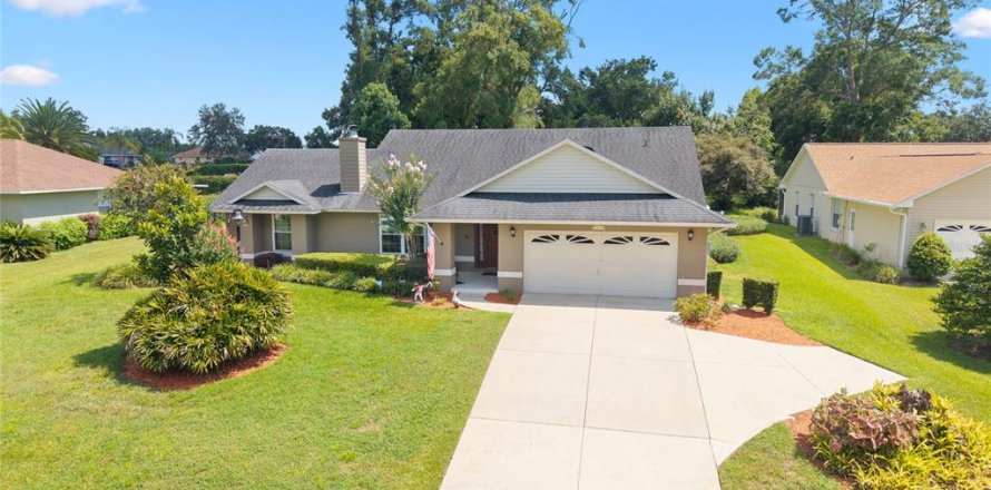 House in Sorrento, Florida 3 bedrooms, 158.58 sq.m. № 1856151
