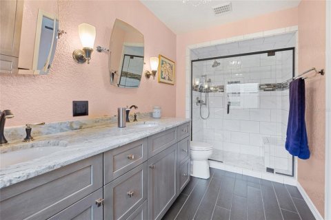 House in Sorrento, Florida 3 bedrooms, 158.58 sq.m. № 1856151 - photo 16