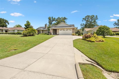 House in Sorrento, Florida 3 bedrooms, 158.58 sq.m. № 1856151 - photo 3