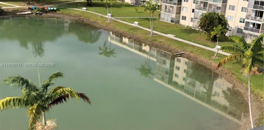 Condominio en Aventura, Florida, 1 dormitorio  № 2002668