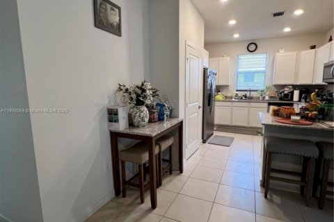 House in Homestead, Florida 4 bedrooms, 186.36 sq.m. № 2012988 - photo 12