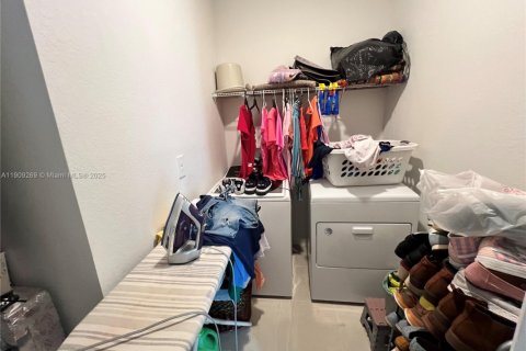 House in Homestead, Florida 4 bedrooms, 186.36 sq.m. № 2012988 - photo 18