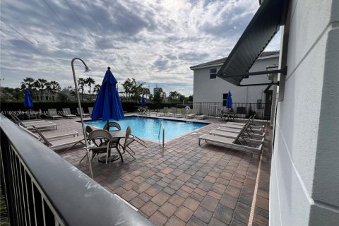 House in Homestead, Florida 4 bedrooms, 186.36 sq.m. № 2012988 - photo 26