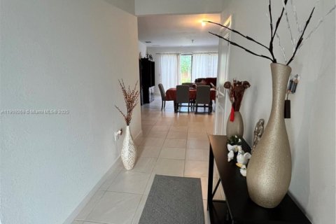 House in Homestead, Florida 4 bedrooms, 186.36 sq.m. № 2012988 - photo 13