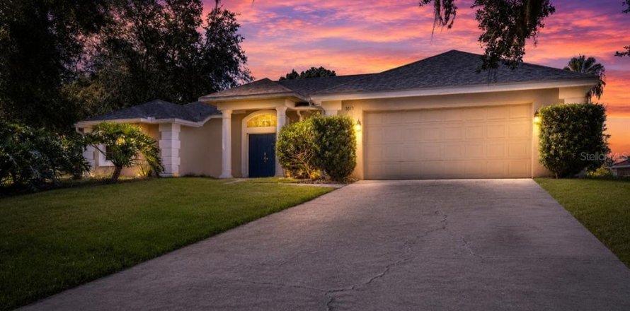 House in Clermont, Florida 4 bedrooms, 227.05 sq.m. № 2239104