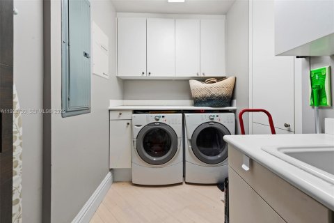 Condominio en alquiler en Bal Harbour, Florida, 3 dormitorios, 245.54 m2 № 1991288 - foto 30