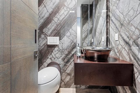 Condominio en alquiler en Bal Harbour, Florida, 3 dormitorios, 245.54 m2 № 1991288 - foto 25