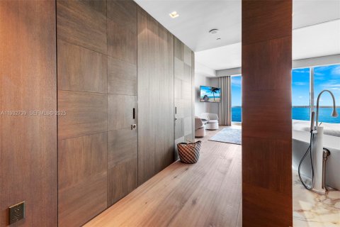 Condominio en alquiler en Bal Harbour, Florida, 3 dormitorios, 245.54 m2 № 1991288 - foto 16