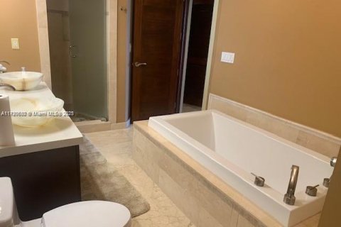 Снять в аренду кондоминиум в Майами-Бич, Флорида 3 спальни, 222.97м2, № 1471609 - фото 9