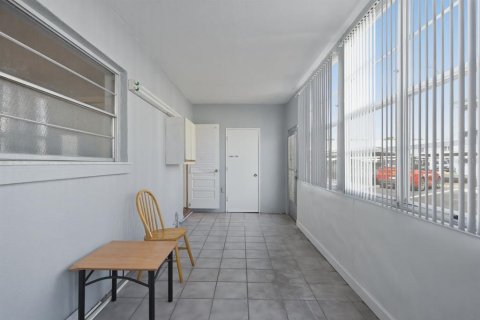 Condo in Saint Petersburg, Florida, 2 bedrooms  № 2112429 - photo 15