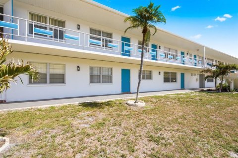 Condo in Saint Petersburg, Florida, 2 bedrooms  № 2112429