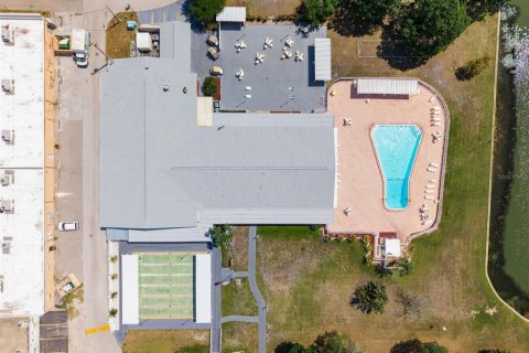 Condo in Saint Petersburg, Florida, 2 bedrooms  № 2112429 - photo 25