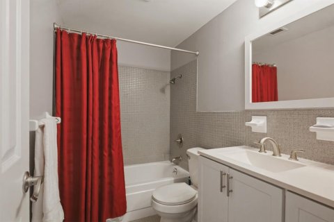 Condo in Saint Petersburg, Florida, 2 bedrooms  № 2112429 - photo 11