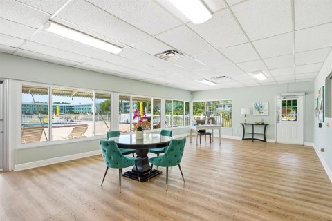 Condo in Saint Petersburg, Florida, 2 bedrooms  № 2112429 - photo 19