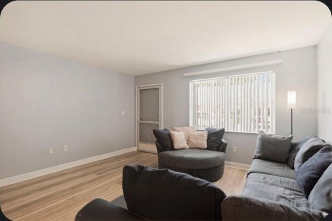 Condo in Saint Petersburg, Florida, 2 bedrooms  № 2112429 - photo 3