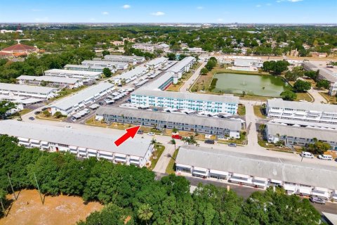 Condo in Saint Petersburg, Florida, 2 bedrooms  № 2112429 - photo 29