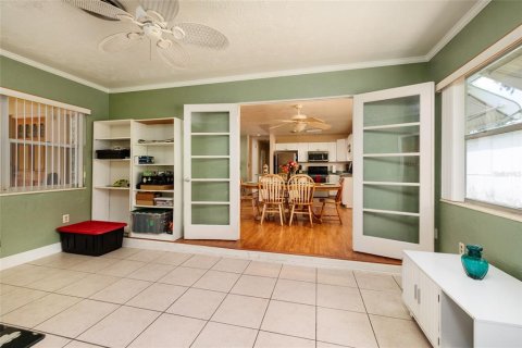 House in Saint Petersburg, Florida 3 bedrooms, 129.51 sq.m. № 1907692 - photo 9