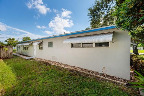 House in Saint Petersburg, Florida 3 bedrooms, 129.51 sq.m. № 1907692 - photo 26