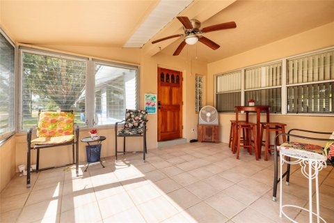 House in Saint Petersburg, Florida 3 bedrooms, 129.51 sq.m. № 1907692 - photo 2