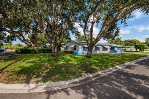 House in Saint Petersburg, Florida 3 bedrooms, 129.51 sq.m. № 1907692 - photo 19
