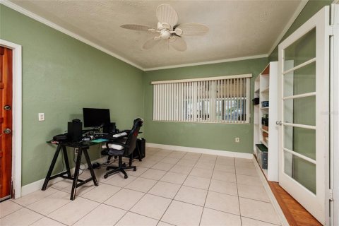 House in Saint Petersburg, Florida 3 bedrooms, 129.51 sq.m. № 1907692 - photo 10