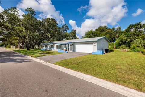 House in Saint Petersburg, Florida 3 bedrooms, 129.51 sq.m. № 1907692 - photo 21