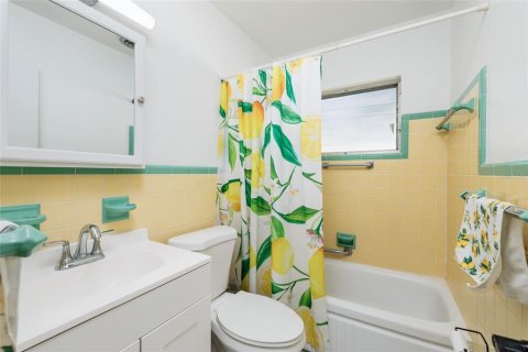 House in Saint Petersburg, Florida 3 bedrooms, 129.51 sq.m. № 1907692 - photo 14
